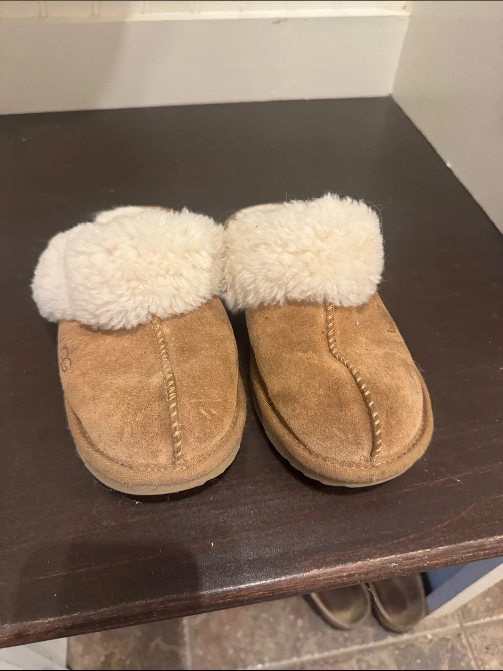 UGG Kids Cozy Faux-Shearling Lined Slipper Clog in Tan
